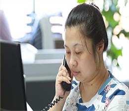泰鸿物流工作人员办公特写