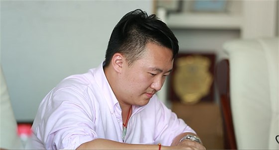 泰鸿物流工作人员办公特写1图